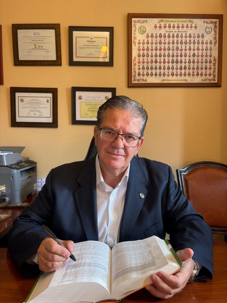 Abogado Antonio Izquierdo